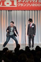 トリを飾るのにふさわしい、パワフルな漫才を披露したパンクブーブー。