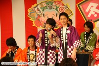 「なるとも」でお世話になったというファミリーレストラン。「京橋花月からの中継もあるみたいなので、京橋花月へ」（しもばやし）「いらっしゃいせぇ～」（ハラダ）