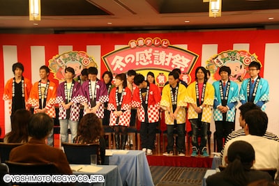 会見には、10人の芸人と6人のアナウンサーが出席し、年末の盛り上がりを感じさせる賑やかな会見となった。