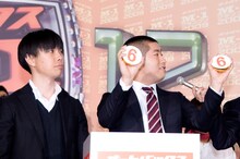 抽選時の様子（ハライチ）。