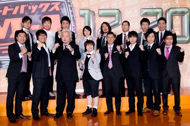 既に決勝戦進出を決めた8組の芸人たち。この8組に敗者復活戦を勝ち抜いた1組を加え、漫才日本一を決定する。