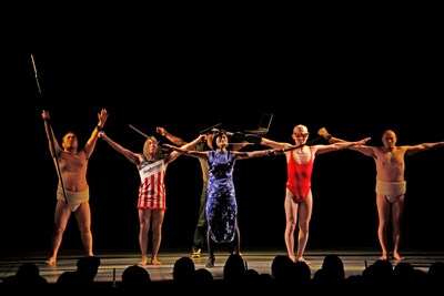 ブレイクのきっかけとなったこのポージングネタを考えたアホマイルド高橋は、今回新たな武器をひっさげて登場。その武器が見たい人はDVDをチェックしよう。(c)フォトプロ