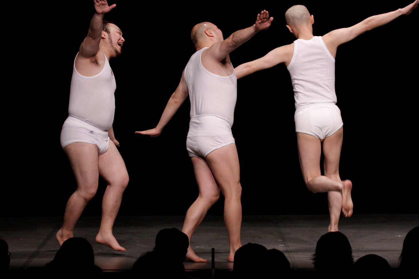 ライブではこのランニングとブリーフ姿がノーマル衣装。(c)フォトプロ