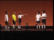 コント「思春期」。 (c)吉本興業