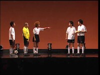 コント「思春期」。 (c)吉本興業