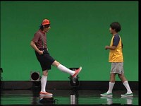 コント「はないちもんめ」。 (c)吉本興業