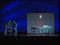 コント「手術室」。 (c)吉本興業