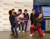 ジャングルポケット太田は、他人の体重を量るという特技を披露。斉藤はその隣で天井に向けて何度も毒霧を噴射していた。