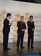 注目の芸人は「パンサー。パンサーって何やねん！」と小杉（写真中央）、「ジャングルポケット。徳井と同じ香りがするから」と吉田（写真左）。