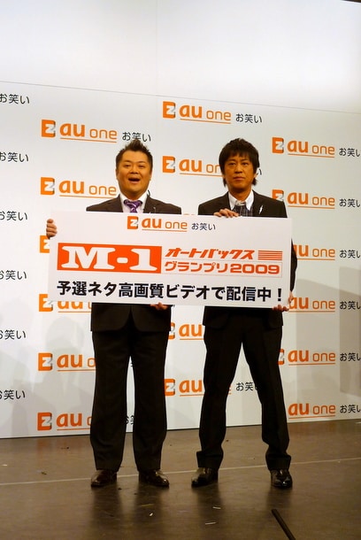 ブラックマヨネーズの2人。小杉は「ヒ～ハ～！」着ボイスの印税が1円も入ってきていないことをぼやいていた。