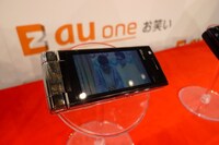 高画質動画再生中のauケータイ。