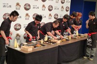 デコのみ焼き実演の様子。