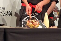 しずちゃんは子供の頃の姫ちゃんを制作。記者席に見せるたびに具材が下にこぼれて、最終的には収集がつかないことに。