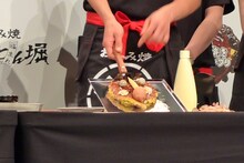 しずちゃんは子供の頃の姫ちゃんを制作。記者席に見せるたびに具材が下にこぼれて、最終的には収集がつかないことに。