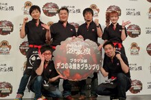 写真左上から時計回りに、しずちゃん、ブラマヨ小杉、ブラマヨ吉田、姫ちゃん、パンクブーブー佐藤、パンクブーブー黒瀬。