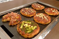 芸人たちによるデコのみ焼き。