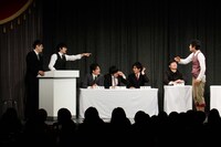 ノブコブ吉村の証言は、「もう中が株で大儲けしている」、「大宮の日サロに通っている」など信憑性の薄いものばかり。激しい論争の末、熊谷弁護人の貯金額が44円であることだけがはっきりした。(c)フォトプロ