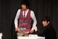 吉村の証言で衣装のチョッキと同じ柄の下着を着けていることを指摘されたもう中。その事実は認めたものの、吉村の「それで女の子を誘い込む」という主張には反論した。(c)フォトプロ