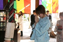 「健康第一」を願う稲垣。(c)吉本興業