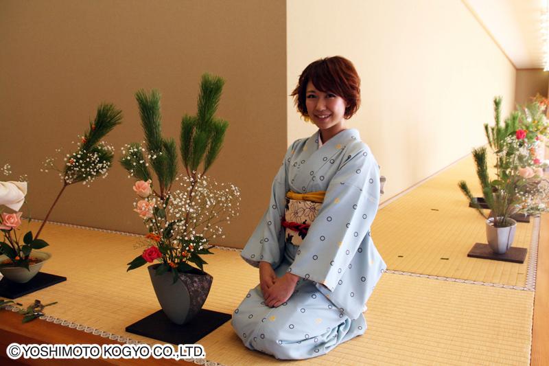 「初生け」を披露した桜・稲垣早希。