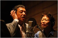 「板尾こうせつ」を結成した板尾創路と南こうせつ。