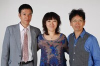 写真左から板尾創路、大宮エリー、南こうせつ。