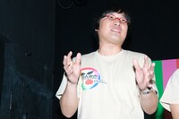 会見は、山里の割り込みで何度も話が脱線。伊達に「こんなに長い会見ねえぞ」とツッコまれていた。