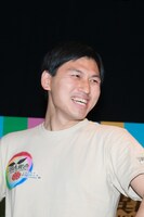 メディアとの戦いを標榜する春日。