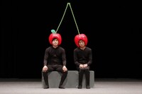 コントの一場面。このコントは「キングオブコント2009」の準決勝でも披露し、話題となった。