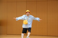 幼稚園児役の似合う池乃めだか。(c)吉本興業