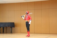 シンケンレッド登場。(c)吉本興業