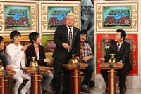 この日のゲストで唯一の妻帯者コンビであるサンドウィッチマン。伊達は現在の妻と付き合う前に自宅に誘った話を披露。(c)NTV