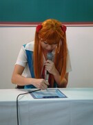 試験会場での桜・稲垣早希。(C)吉本興業