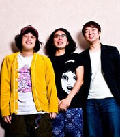 エレキコミックと片桐仁からなる「エレ片」の3人。