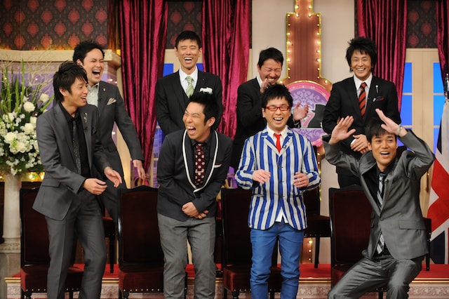 M-1王者となりテレビの露出が増えたパンクブーブー（前列中央の2人）。ファンにはうれしい限りだ。©NTV