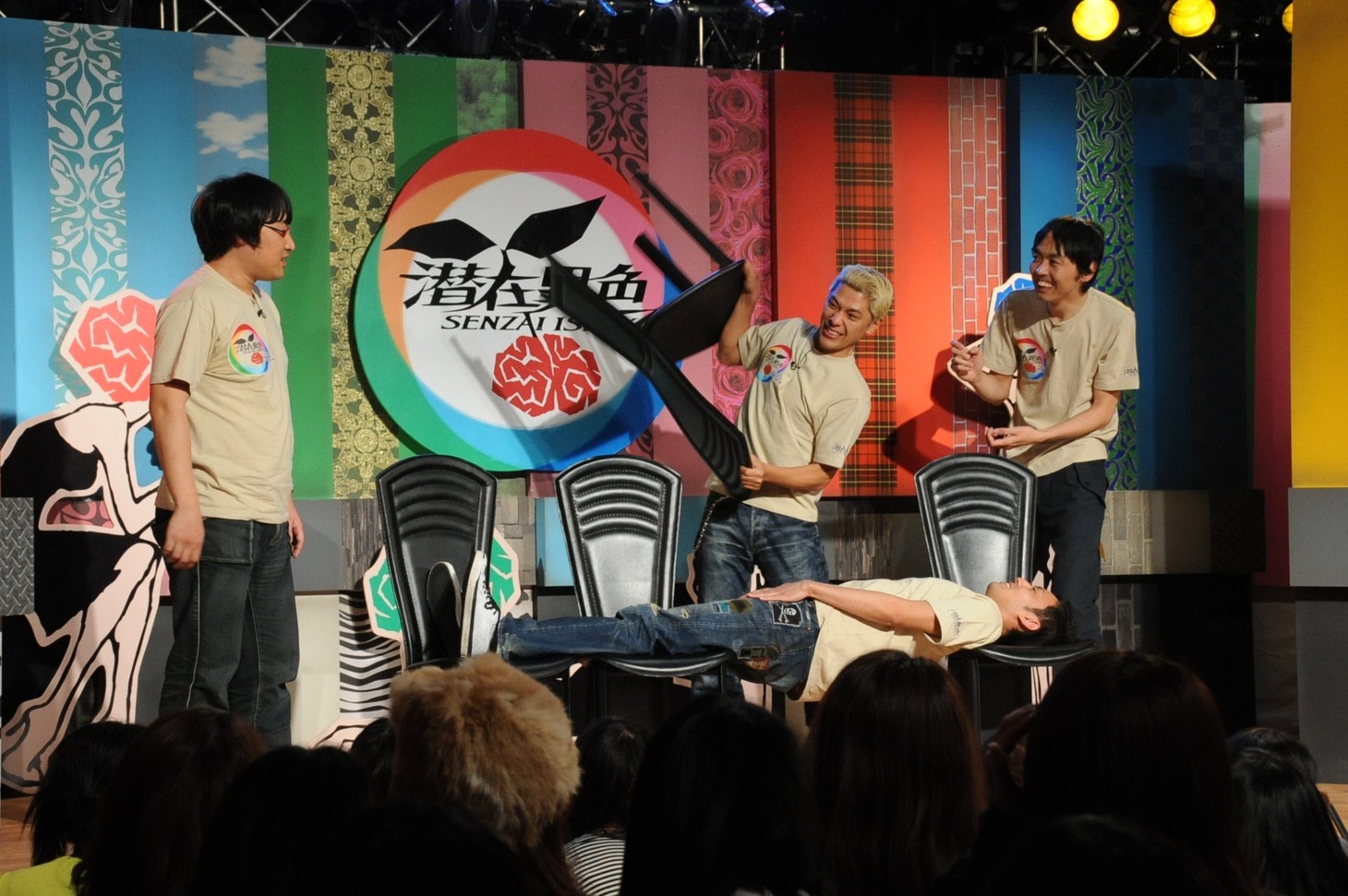 「ツッコミ・プロファイリング」の一場面。（c）「潜在異色」製作委員会