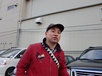 イベント後に開催された新日本プロレスの試合開始直後に現れたレイザーラモンRG。「今日の見どころは僕の後輩・棚橋です！」と語り足早に会場に入っていった。