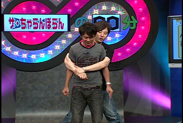 DVD「ライセンスの∞（無限大）2」の一場面。「検証コミュ」企画で、「体の不思議」を検証。
