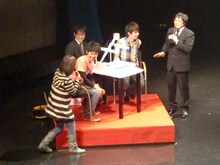 山ちゃんに「まるでここが図書室かのように地味な2人」と言われたしずる池田とオードリー若林の対戦。解説の大久保は、前回の対戦から池田が気になりWikipediaで調べたそう。