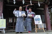 ガッツポーズのサンドウィッチマン。