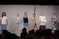 「キュートン IN 岡山」の一場面。多く人が開場前から詰めかけ、キュートン公演を今や遅しと待ち構えていた。満席の会場からは終始笑いが耐えずライブは大成功。キュートンの影響力を物語るライブとなった。(c)フォトプロ