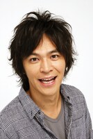 初めて作詞に挑戦するますだおかだ岡田。