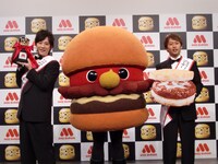 現在投票中の「吉本男前ランキング」に関して聞かれた藤原は「はんにゃ金田やしずる村上の追い上げがすごい。最近の若い子は遠慮を知らんから」と危機感を感じている様子。井本は「また4位をとって4位の殿堂入りをして4位を失くす」とやんちゃな計画を語った。