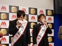 優勝を決めたラインセンスは最後にウィニングランならぬ“ウィニングイート”。