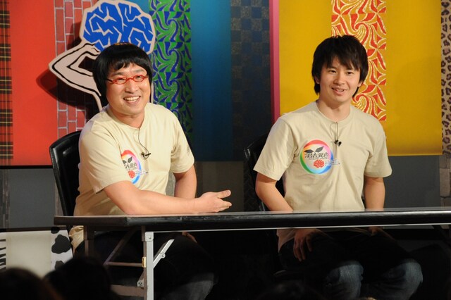 抜群のコンビネーションを見せる山ちゃんと若林。（c）「潜在異色」製作委員会