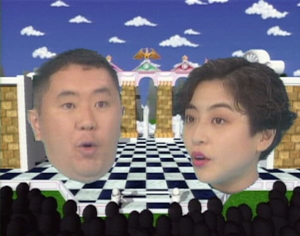 松村邦洋と松本明子のツーショットがなつかしい「進め！電波少年」の一場面。(c)NTV