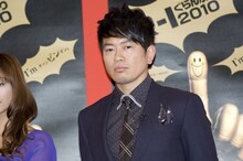 司会の雨上がり決死隊宮迫。