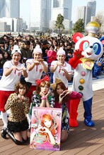 ららぽーと豊洲で会見を行ったはんにゃ川島、フルーツポンチ、オンナラブリー（さとプー＜はんにゃ金田＞、みかプー、ゆりプー）(c)吉本興業