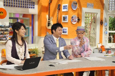 投稿されたものに唖然となるが、思わず笑みがこぼれる「スッキリ!!」司会の加藤浩次（中央）、テリー伊藤（右）、古市幸子（左・日本テレビアナウンサー）(c)YTV