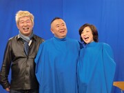 写真撮影の間も思い出話が尽きない3人。松村は土屋部長と出会う前、土屋部長が萩本欽一の番組を担当していたと聞いていたため「ほのぼのした人だろうと想像していたら真逆の人だった」と第一印象を語った。
